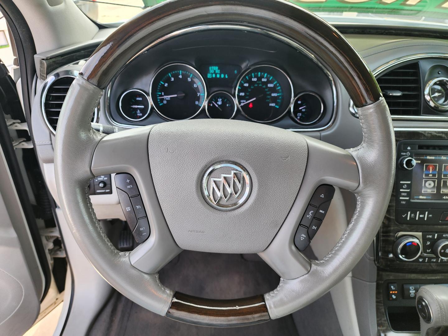 2014 WHITE Buick Enclave Leather (5GAKRBKD2EJ) with an 3.6L V6 DOHC 24V engine, 6-Speed Automatic Overdrive transmission, located at 2660 S.Garland Avenue, Garland, TX, 75041, (469) 298-3118, 32.885551, -96.655602 - Photo#13